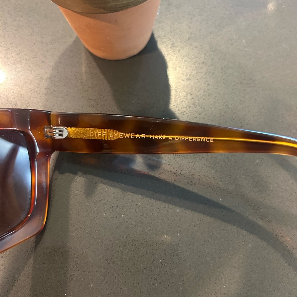Diff Eyewear Amber Tortoise Sunglasses - image 5